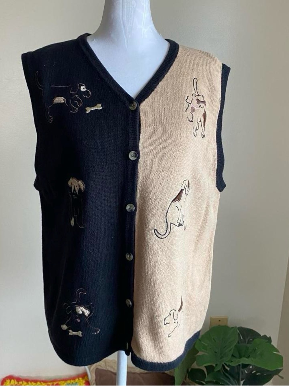 Vintage black & tan knit dog vest - Picture 7 of 9
